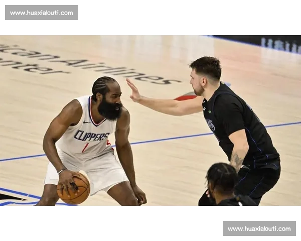 詹姆斯与哈登巅峰对决谁能引领新时代篮球潮流解析
